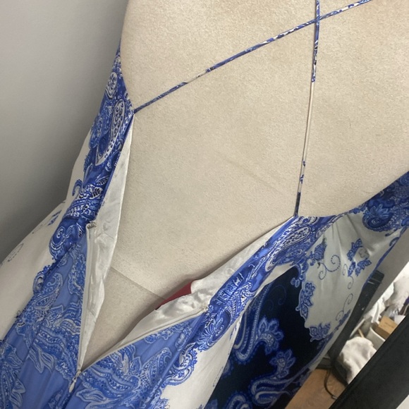 Vintage Silk Elegant Floral Paisley Pattern VNeck Backless Dress w/long train - Picture 13 of 15